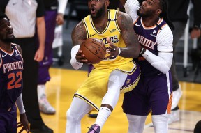 华体会hth-NBA尼克斯队以小胜湖人队,马布里发威