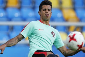 华体会体育-PSG翻盘100T，Tarzan开启传奇时刻小组赛2:1（北京）