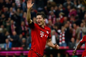 华体会-莱比锡险胜拜仁,莱万梅开二度欧冠